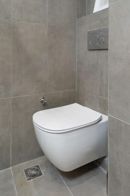 Modernised Athenian Apartment /W 2Br & 2Ba Esterno foto